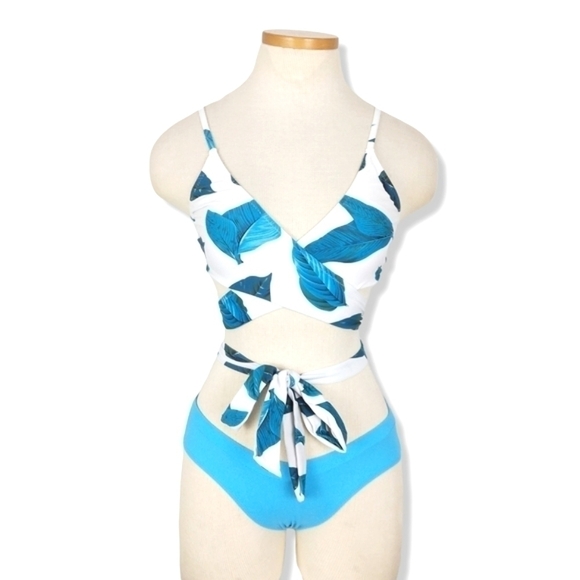 Bikini Set - Picture 2 of 10